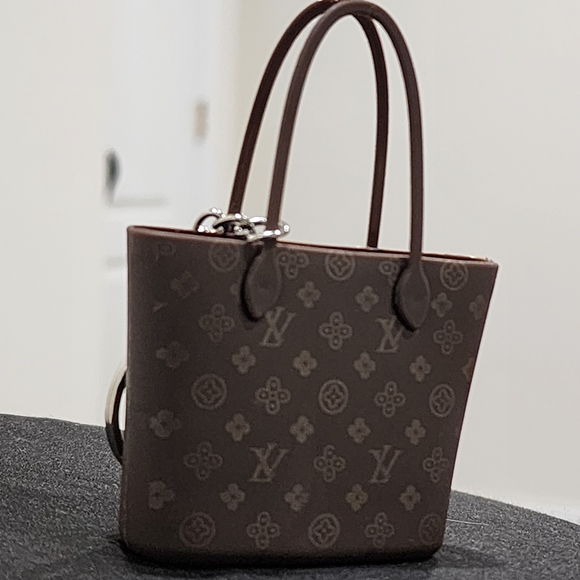 Louis Vuitton Neverful imitation keychain - Picture 4 of 7